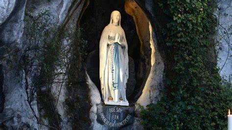 Corona del Rosario e Grotta di Lourdes