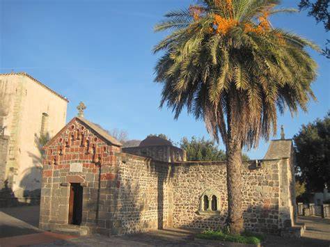 Facciata romanica del Santuario Bonacatu