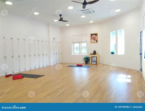 Studio yoga Iyengar sala pratica