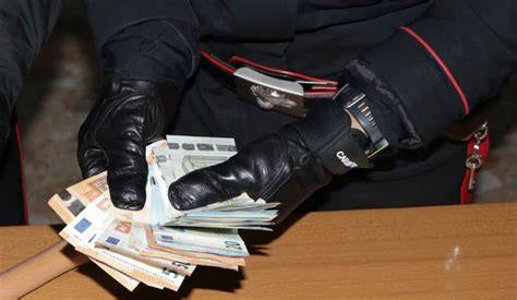 Arresto in canonica dopo consegna denaro