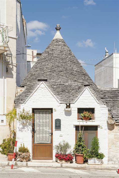 Campanile con cono a trullo