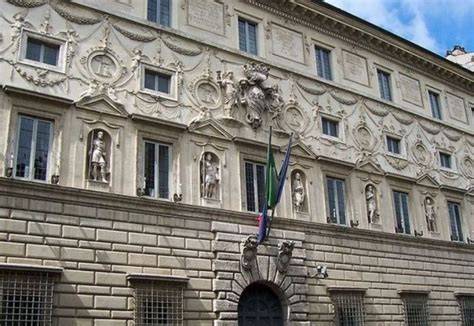 Dettagli della facciata di Palazzo Spada