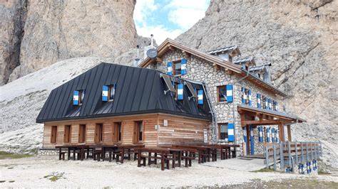 Rifugio sulle Dolomiti con piatti tipici