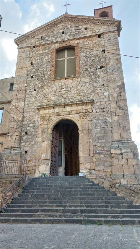 Facciata della chiesa di Burago