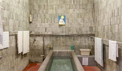 Piscine del Santuario di Lourdes pellegrini