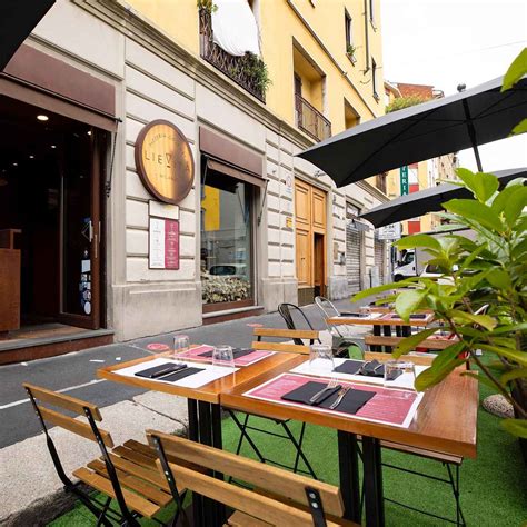 pizzeria con tavoli all’aperto a Varese