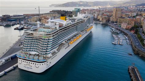 Storica nave Costa Crociere a Genova