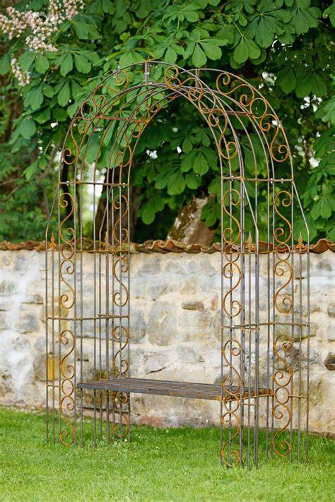 Arco in ferro battuto decorato per battesimo