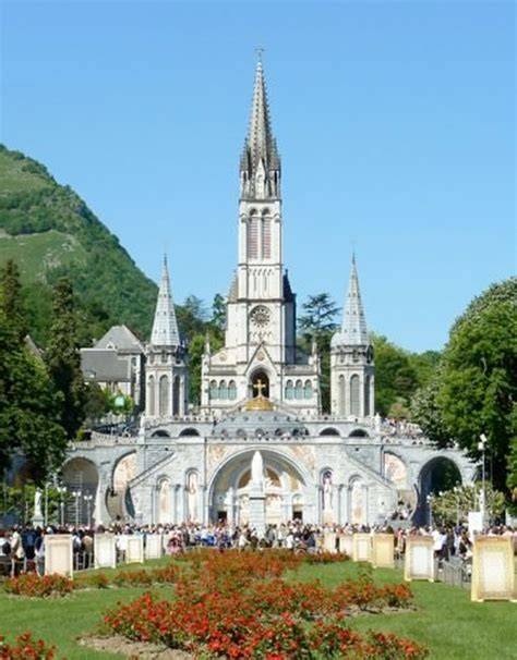 Ingresso del santuario Immacolata di Lourdes
