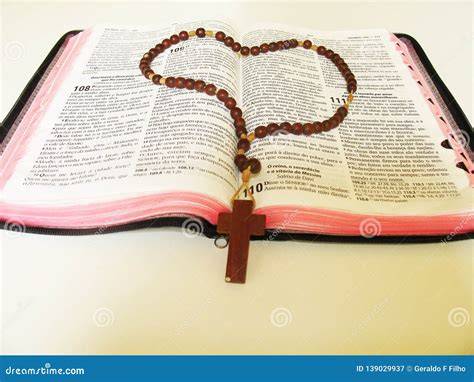 Corona del Rosario biblico con Bibbia aperta