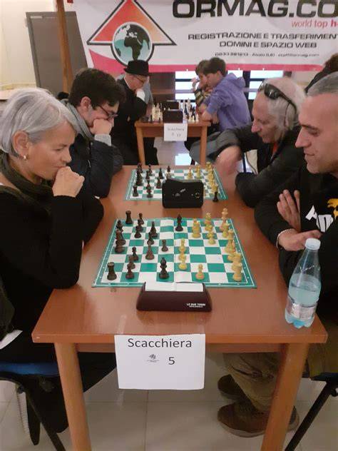 torneo di scacchi durante una festa locale