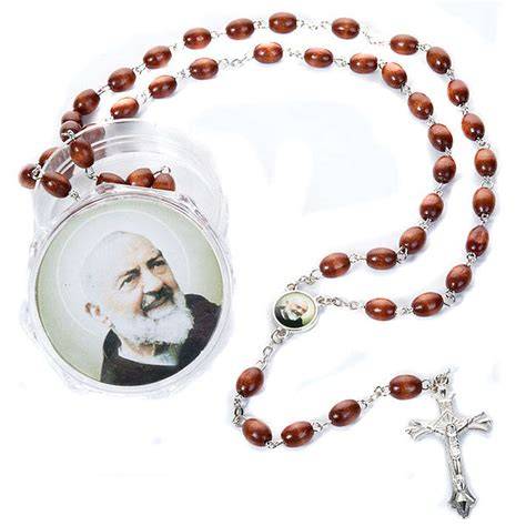 Padre Pio con corona del Rosario