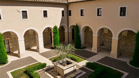 Chiostro rinascimentale del convento francescano