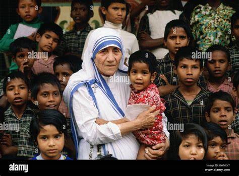 Madre Teresa di Calcutta con bambini