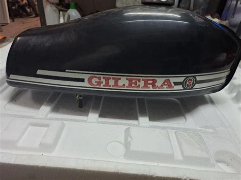 Dettagli cromati serbatoio sella Gilera