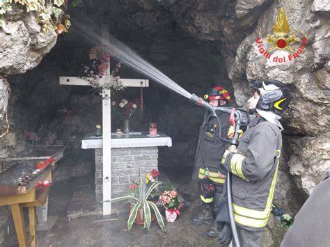 Vigili del Fuoco alla Grotta di Lourdes