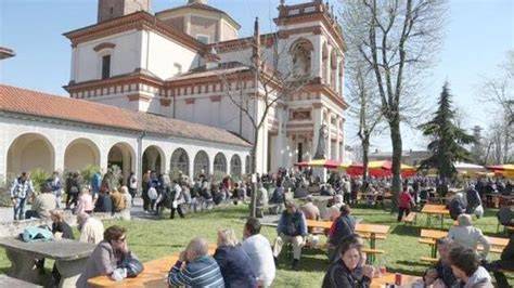 Fedeli in pellegrinaggio al Santuario Bozzola