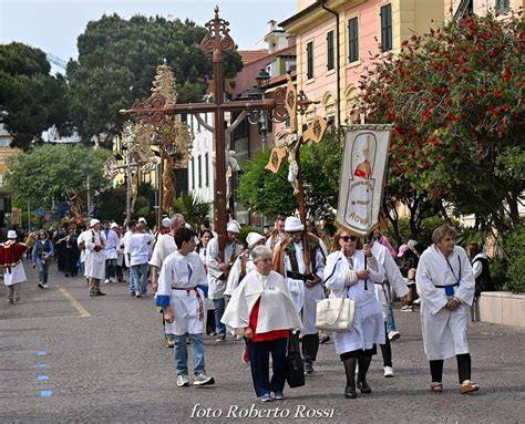 Processione San Michele Arcangelo Aritzo costumi tradizionali