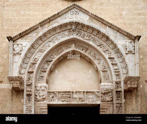 Dipinto San Nicola lunetta facciata chiesa