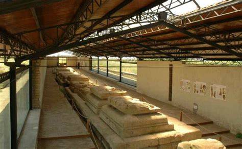 Altari di tufo dell’antica Lavinium