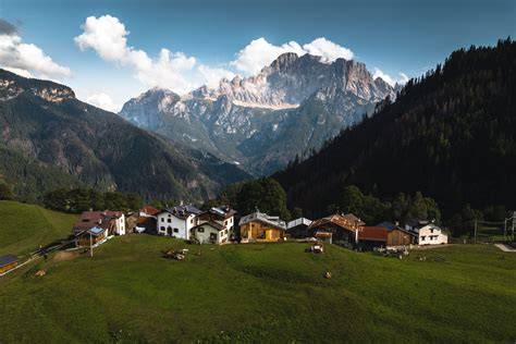 Caracoi Cimai e panorama dolomitico