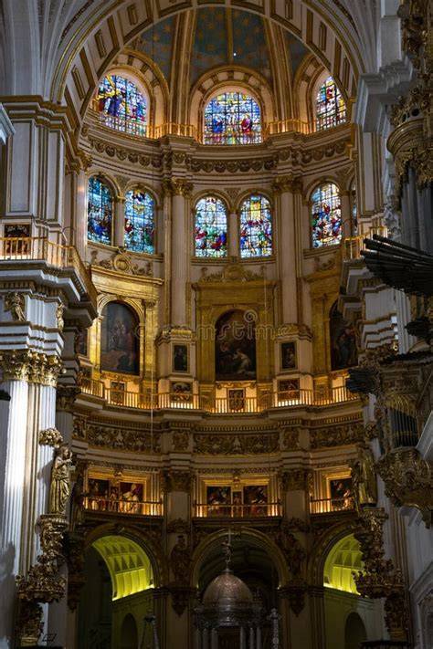 Interno luminoso della Catedral Metropolitana