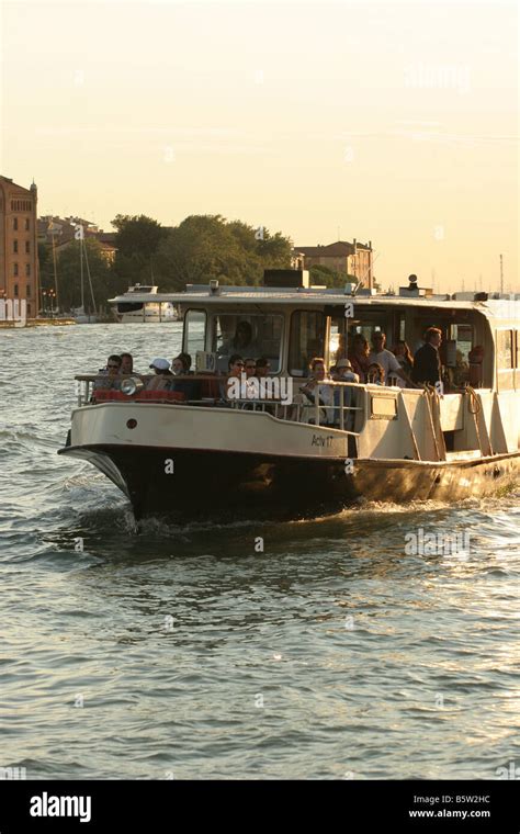 Vaporetto sul Canale della Giudecca
