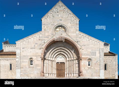 Facciata romanica dell’Abbazia di Nonantola
