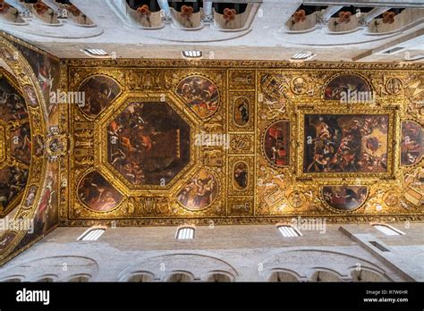 Soffitto dorato Carlo Rosa Basilica Bari