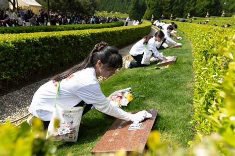 Festa di Qingming pulizia delle tombe