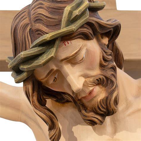 Crocifisso barocco sull’altare