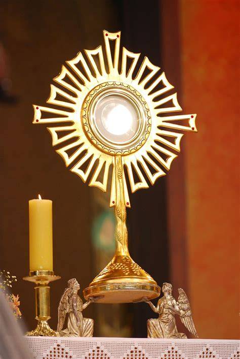 Ostensorio con Eucaristia