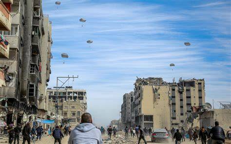 Distruzione a Gaza e aiuti umanitari