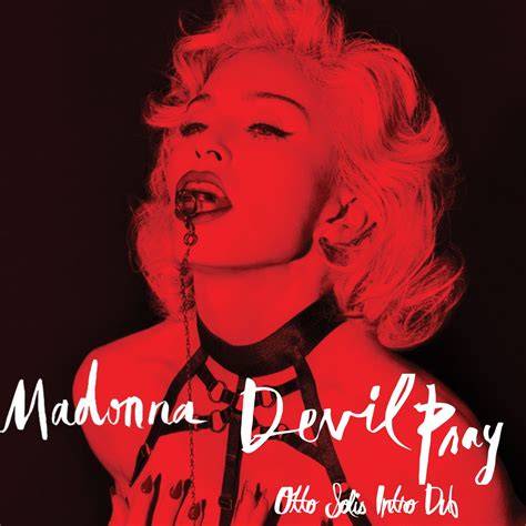 Madonna con rosario durante Devil Pray