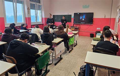 studenti di scuola biblica durante lezione