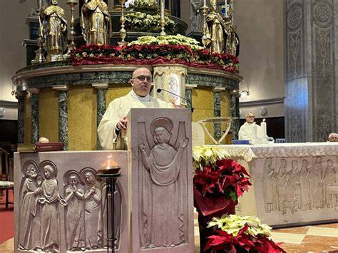 Don Antonio celebra messa in carcere