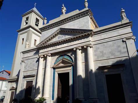 Ingresso della Basilica di Sant’Andrea Viareggio
