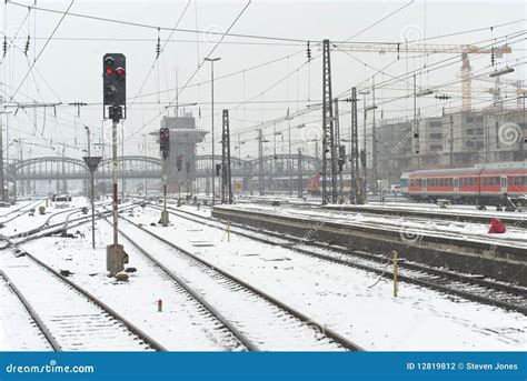 Stazione ferroviaria russa nella neve