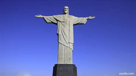 Statua del Cristo Redentore porto Torre del Greco
