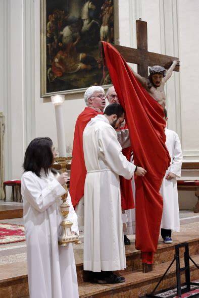 Adorazione della Croce Venerdì Santo