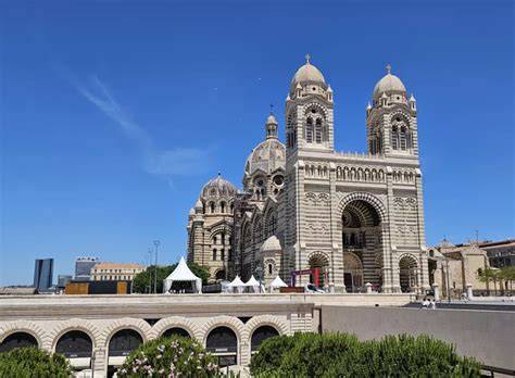 Cattedrale La Major sul lungomare di Marsiglia