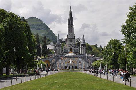 Vista panoramica del santuario di Lourdes