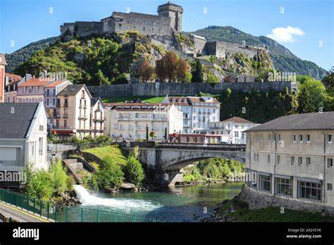 Castello fortificato di Lourdes e Pirenei
