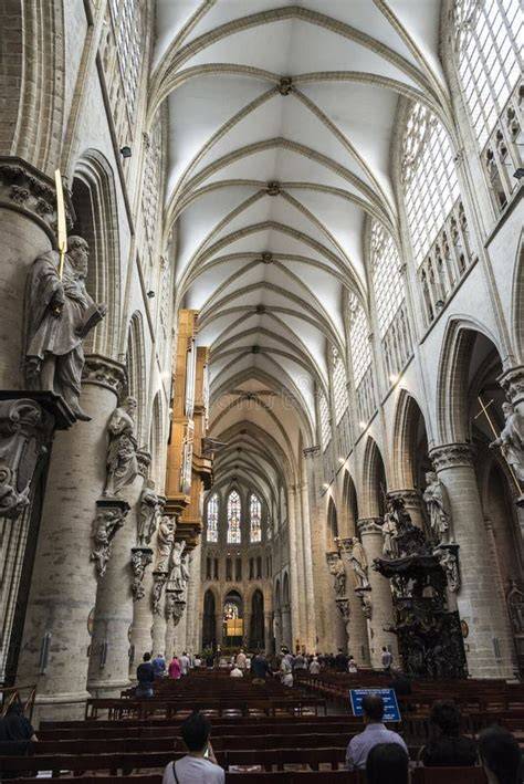 Interno gotico della cattedrale di Bruxelles