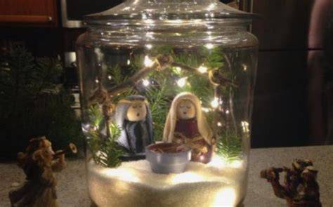 Presepe nel barattolo con acqua