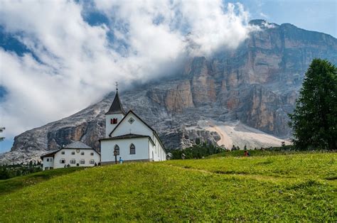 Santuario di Santa Croce sotto Sas dla Crusc