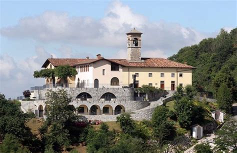 Interno affrescato del Santuario Zuccarello