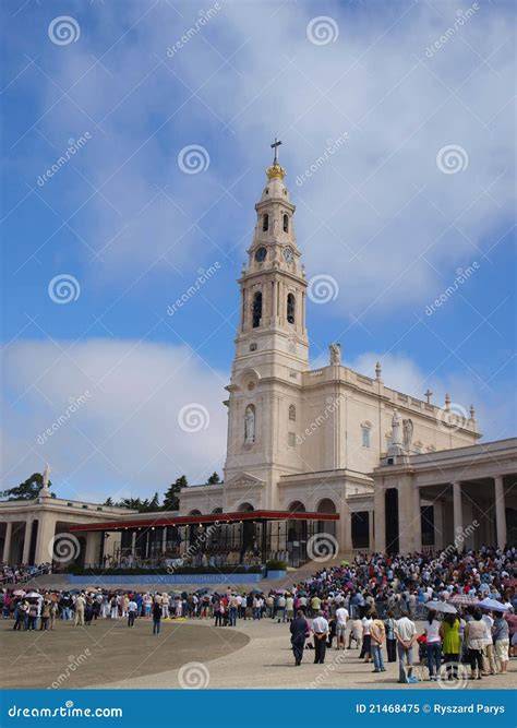 Facciata della Basilica del Rosario Fatima