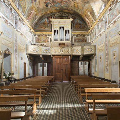Interno della Chiesa della Santissima Trinità