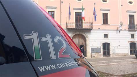 Carabinieri davanti al Comune di Spadafora